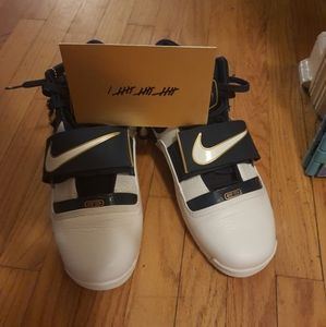 LeBron Solider 1 25 champion